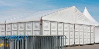 Hala namiotowa – niezbędne pozwolenia i przebieg montażu
