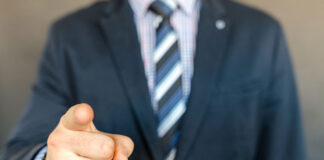 Dlaczego warto nosić ze sobą wizytówkę