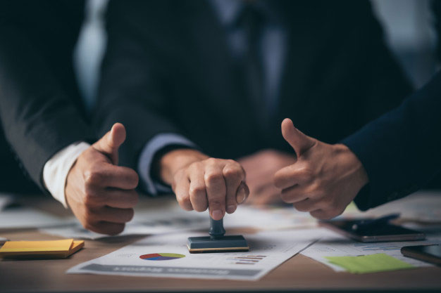 Świadectwo pracy – kiedy szef musi wydać i czy można je otrzymać pracując na umowę zlecenie? Świadectwo pracy