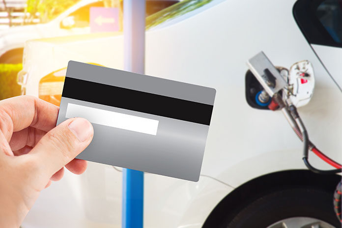 Karta paliwowa – jak wybrać najlepszą do firmy? Karta paliwowa