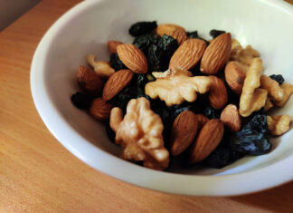 Słodycze z orzechami i owocami