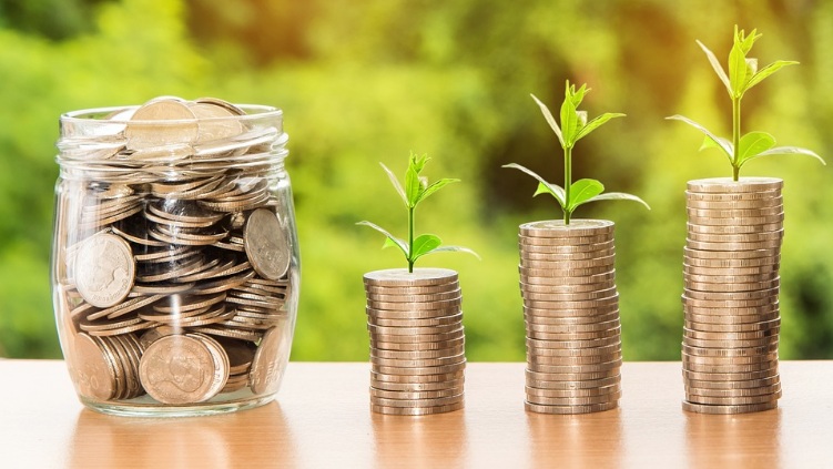 Monety ułożone w stosy