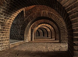 W jakich jednostkach określamy prędkość transmisji danych w warstwie fizycznej sieci?