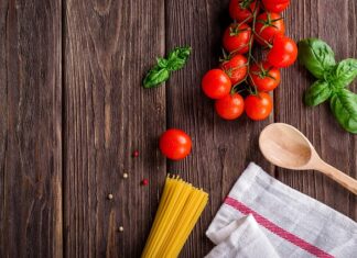 Co powinien wziąć pod uwagę pracodawca wybierając sposób dotarcia z ofertą pracy do potencjalnego pracownika?