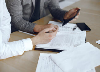 Czy bank może wypowiedzieć umowę kredytu